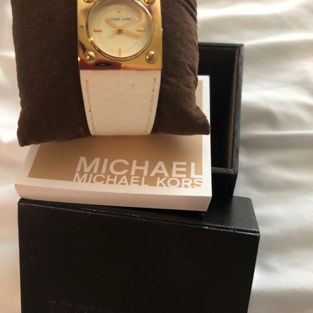 Watch - Picture 4 of 5